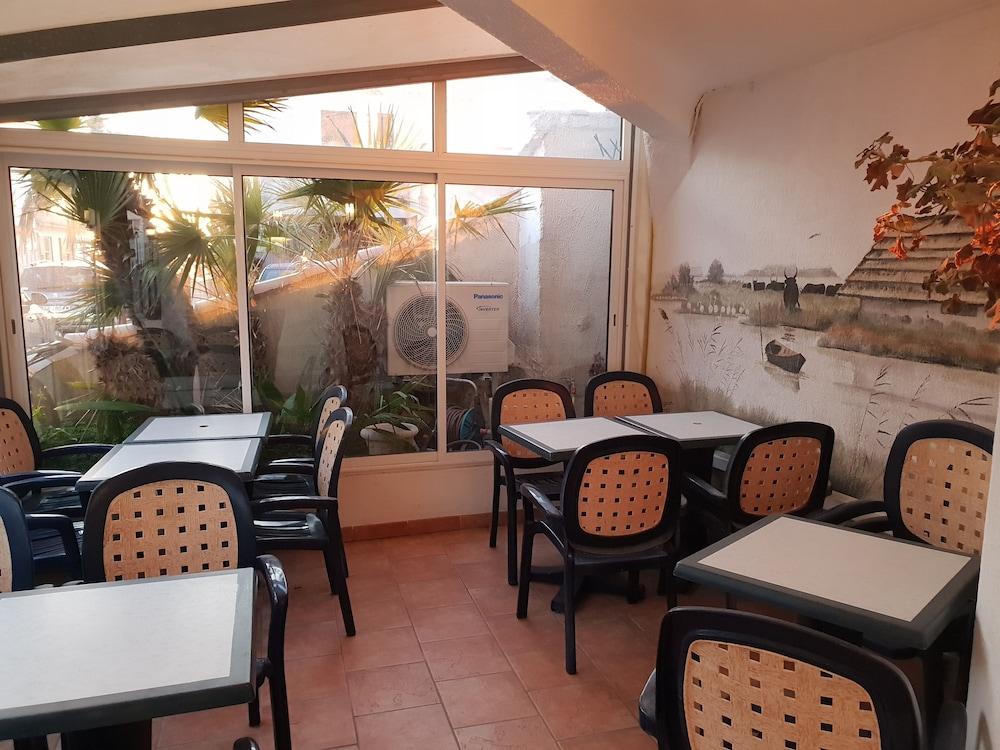 Hotel Les Palmiers En Camargue Сент-Марі-де-ла-Мер Екстер'єр фото