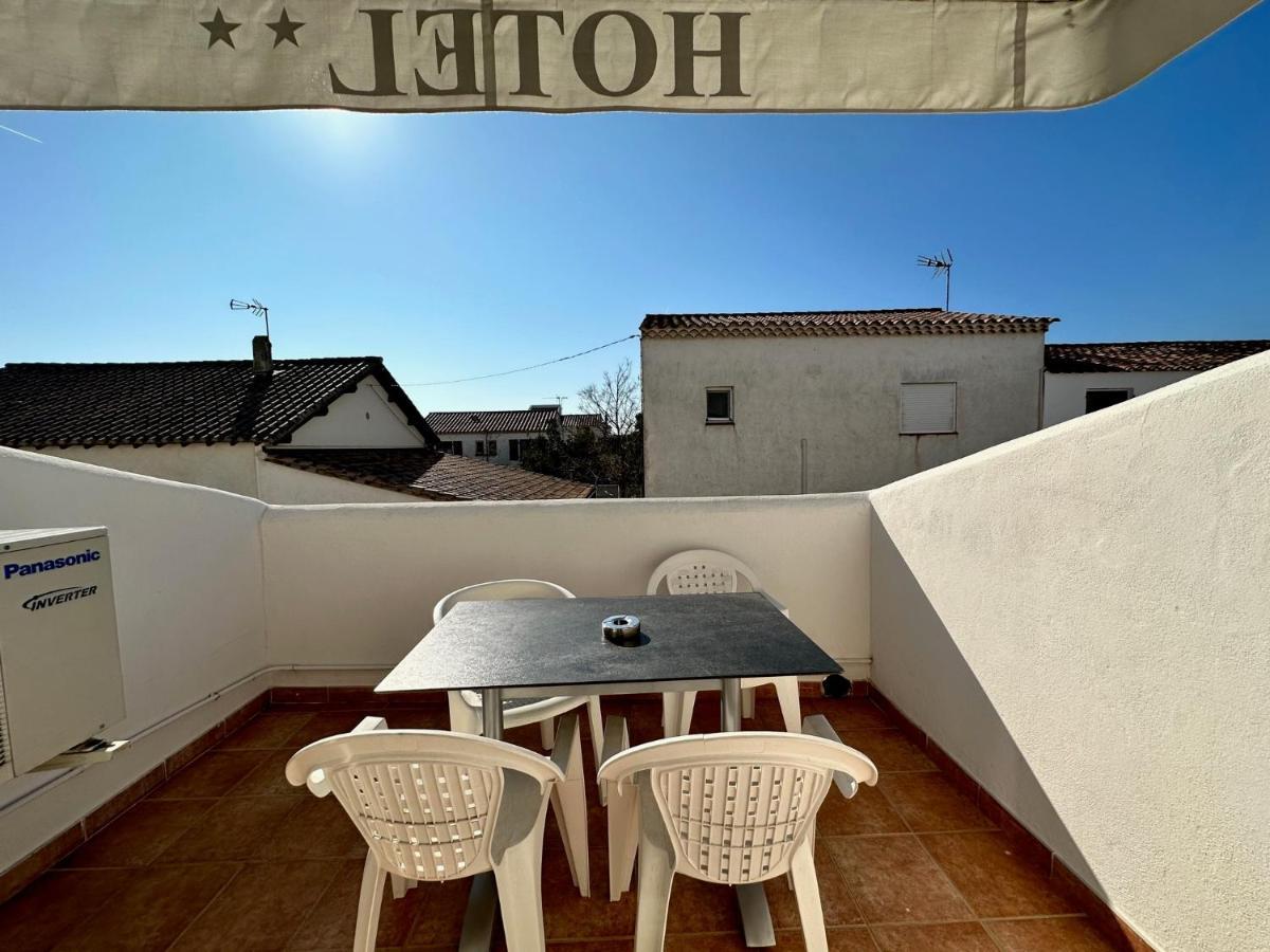 Hotel Les Palmiers En Camargue Сент-Марі-де-ла-Мер Екстер'єр фото