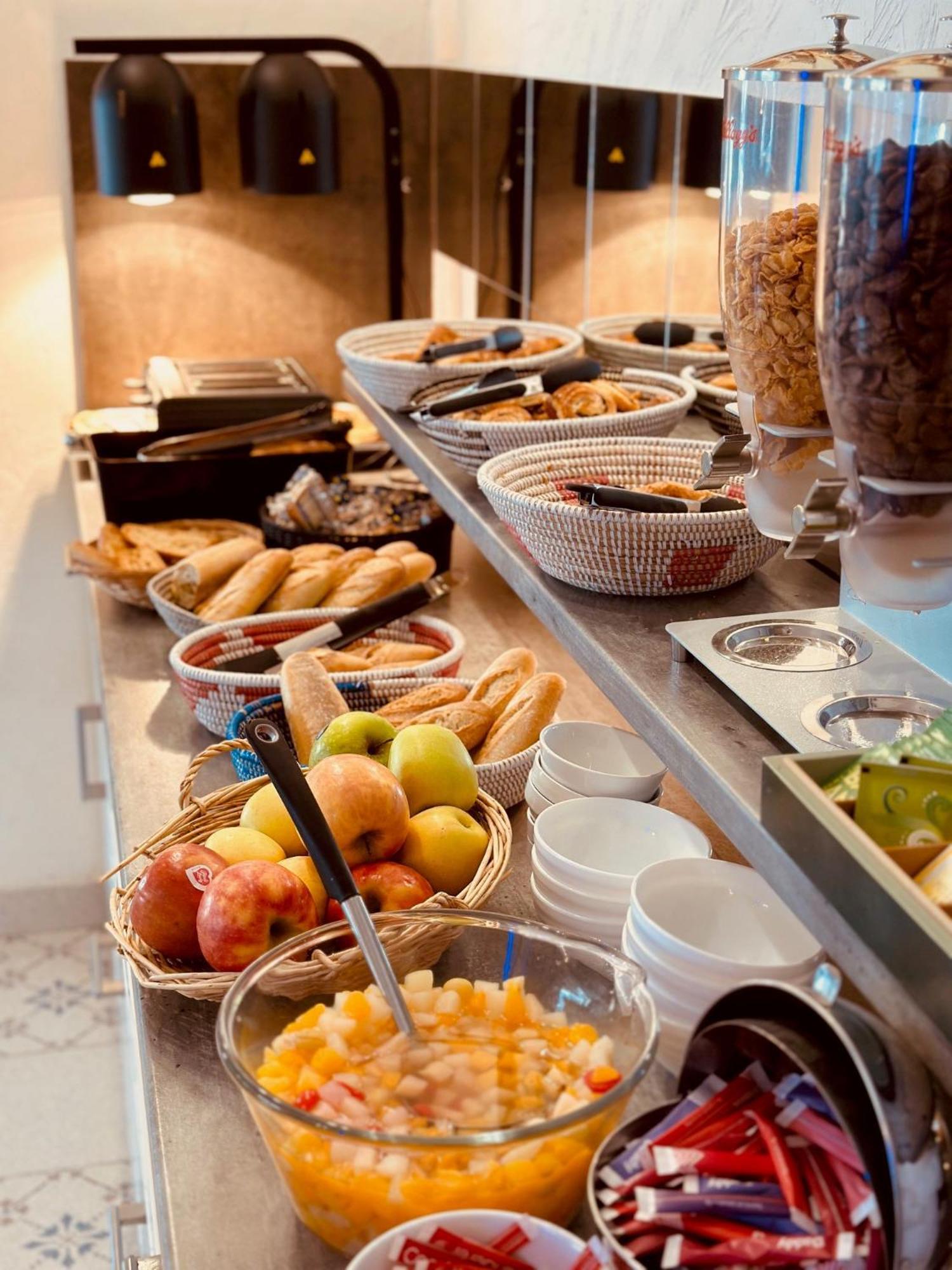 Hotel Les Palmiers En Camargue Сент-Марі-де-ла-Мер Екстер'єр фото