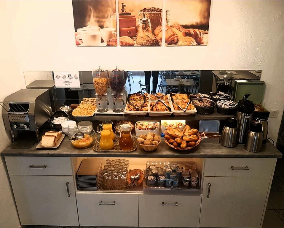 Hotel Les Palmiers En Camargue Сент-Марі-де-ла-Мер Екстер'єр фото