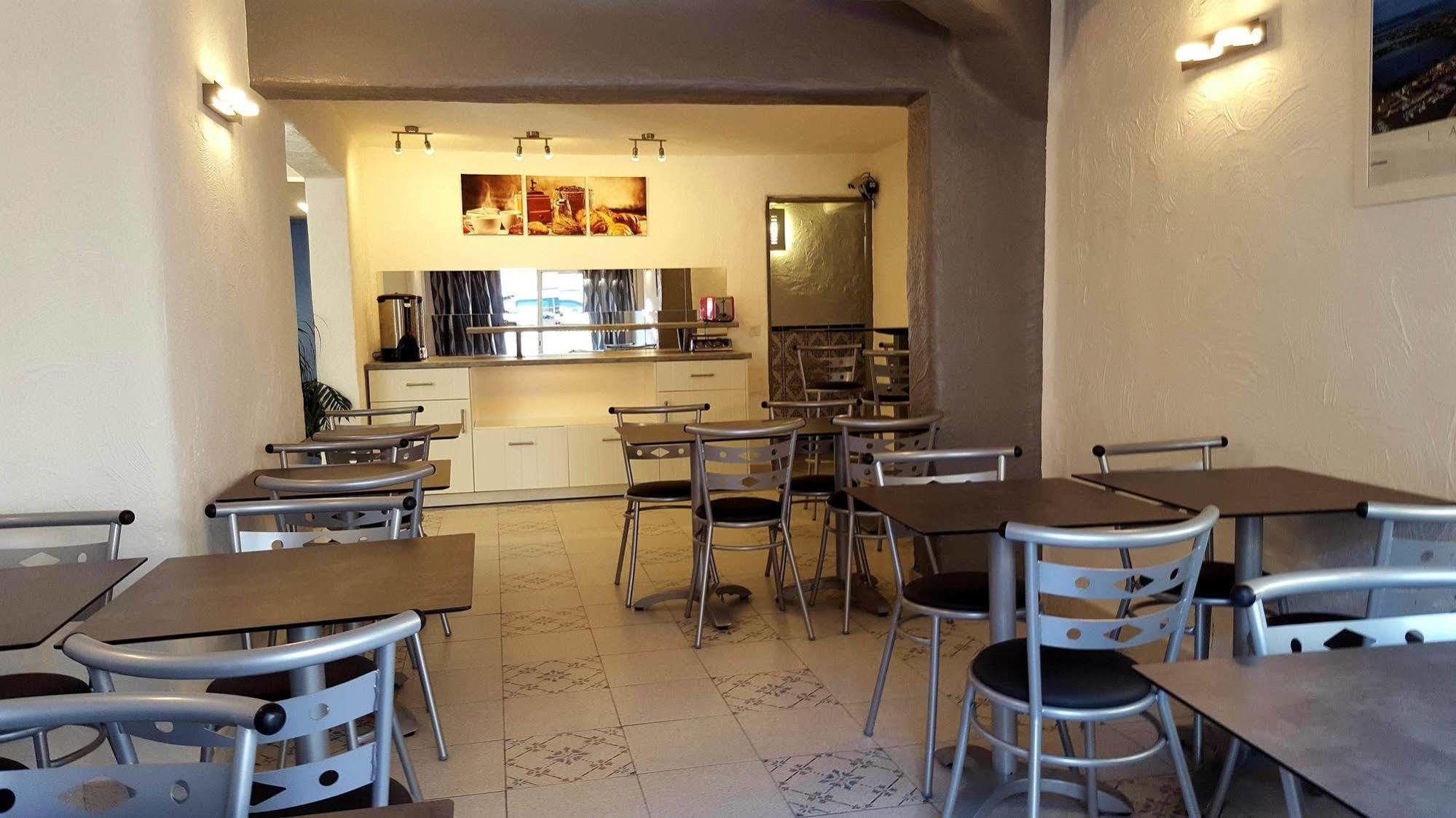 Hotel Les Palmiers En Camargue Сент-Марі-де-ла-Мер Екстер'єр фото
